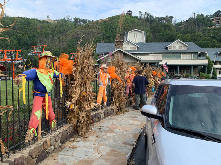 Gatlinburg Harvest Festival Decorations Go Up The Historic Gatlinburg Inn