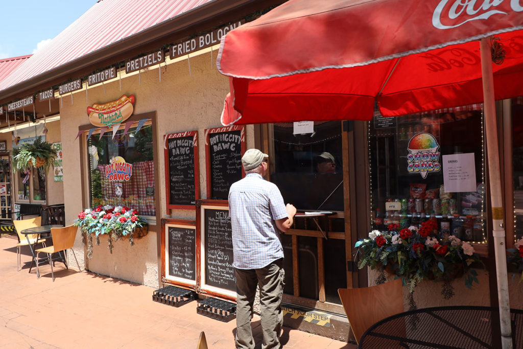 Hot Diggity Dawg (Nathan's Famous) Gatlinburg Restaurant Review The